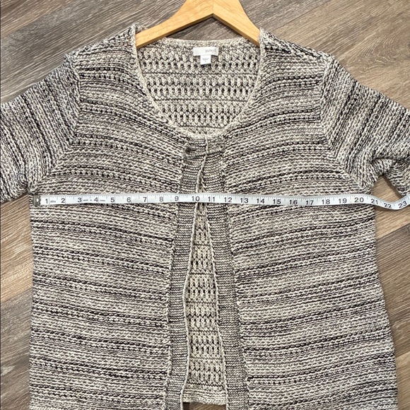 Elegant Black and Gray Striped Cardigan - Picture 9 of 11